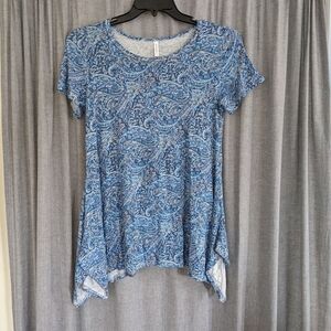 Popyoung Top Women's M Blue Paisley Short Sleeve Handkerchief Hem Casual Stretch